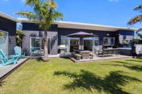 Gibson's Garage - Waihi Beach Holiday Home